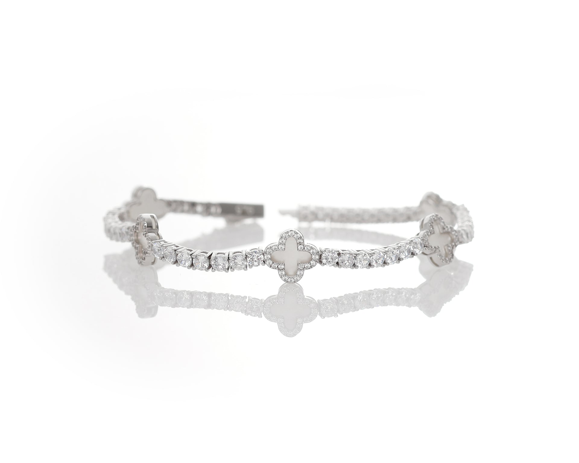 TENNISARMBAND MIT KLEEBLATT AUS PERLE 925 SILBER