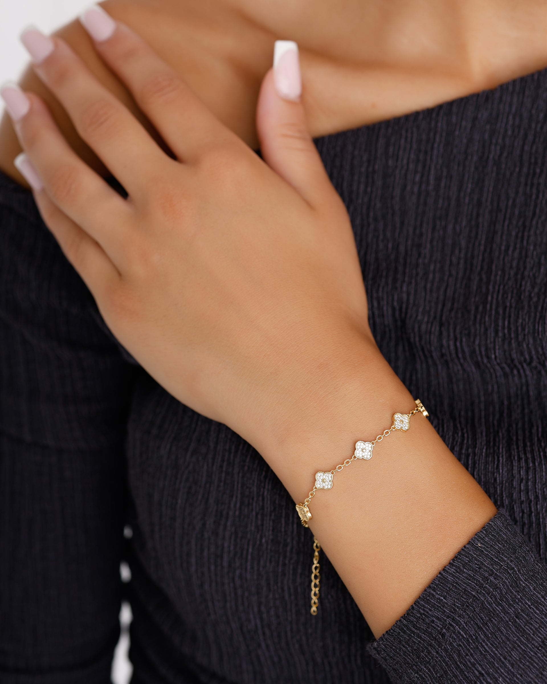 KLEEBLATT ARMBAND 18K MIT ZIRKONIA STEINE